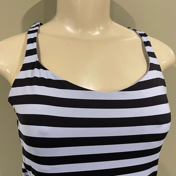 Lululemon / light purple/dark purple criss cross tank top size 8 - Picture 3 of 7